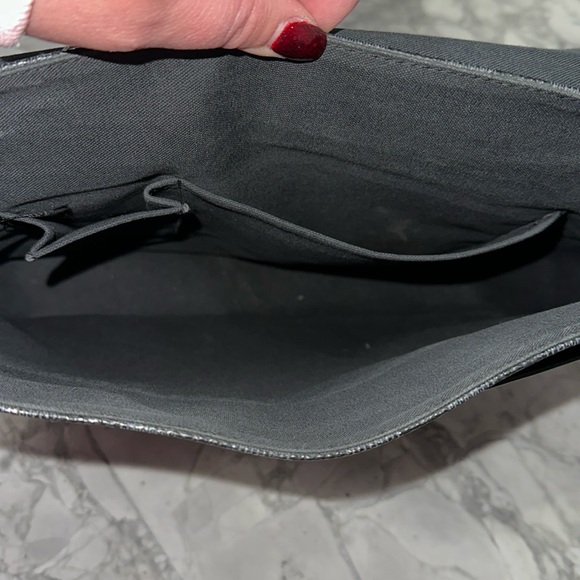 Authentic Louis Vuitton
Damier Graphite Shoulder Bag MM Messenger bag - Picture 8 of 13